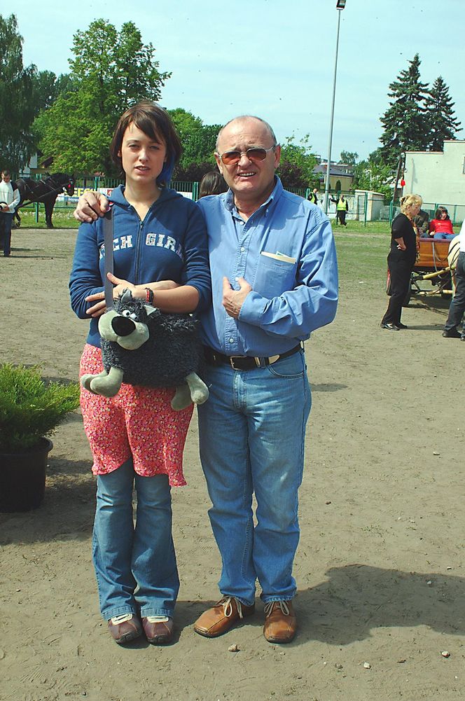 Tak Mateusz i Matylda Damięccy wspominali swojego tatę w Dzień Ojca. Każde po swojemu