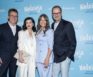 Katarzyna Cichopek i Anna Mucha jak Madonna i Britney przed laty. Buziaki na ściance przed fotoreporterami!