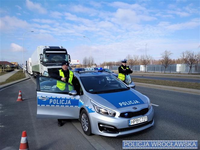Konwój z pomocą humanitarną przejechał przez Wrocław 