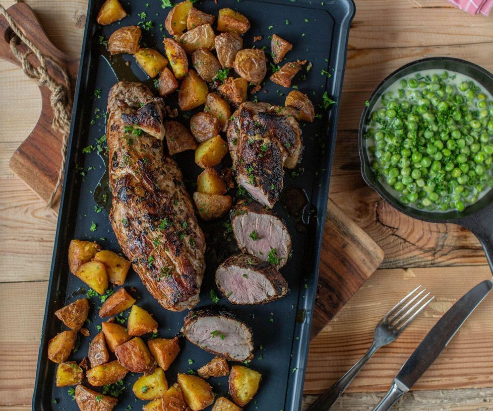 TOP 12 - przepisy na pieczone mięso na święta. Rewelacyjne, nowe przepisy na soczystą wieprzowinę!