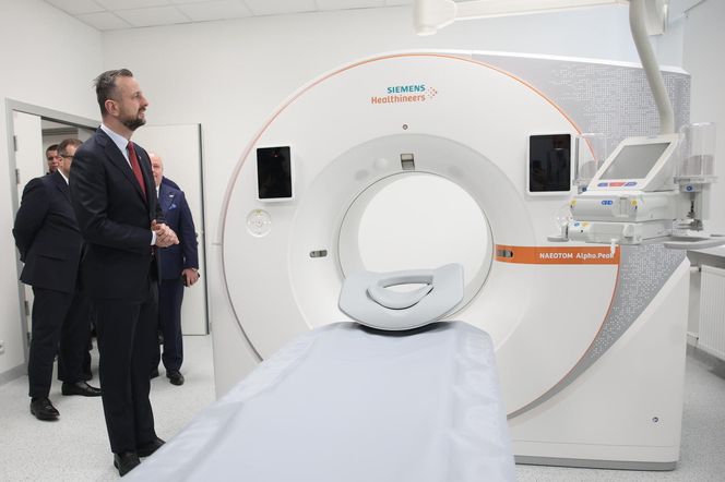 Nowoczesny tomograf w krakowskim szpitalu wojskowym. Sprzęt z funduszy KPO zaprezentował szef MON