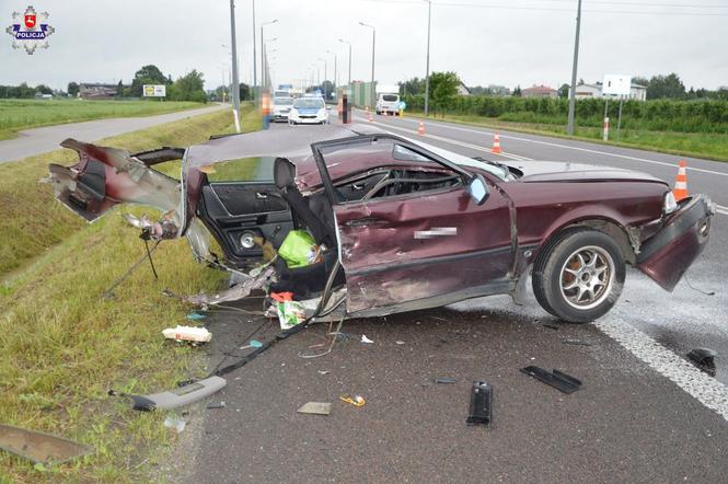 Audi rozpadło się na dwie części po zderzeniu z BMW