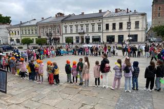 Happening na Rynku na otwarcie Tygodnia Bibliotek w Nowym Sączu