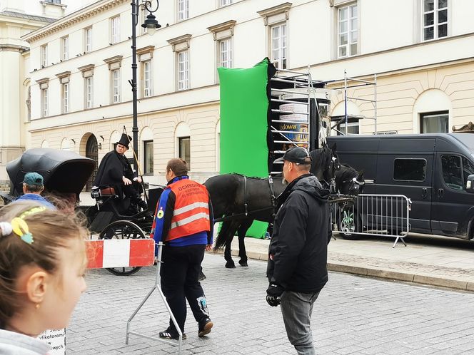 Co się dzieje na Krakowskim Przedmieściu w Warszawie? Rosyjskie napisy na ulicach