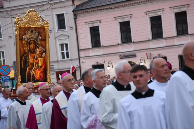 75 lat temu obraz Matki Boskiej w Lublinie zapłakał. Wierni uczcili rocznicę „Cudu lubelskiego” procesją różańcową