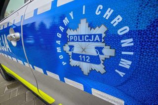 3,5-latka sama na ulicy Białegostoku w piżamie. „Policjantom pokazała na palcach, ile ma lat”