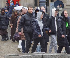 Polonez dla Fredry 2025 we Wrocławiu. Maturzyści zatańczyli na Rynku [ZDJĘCIA]