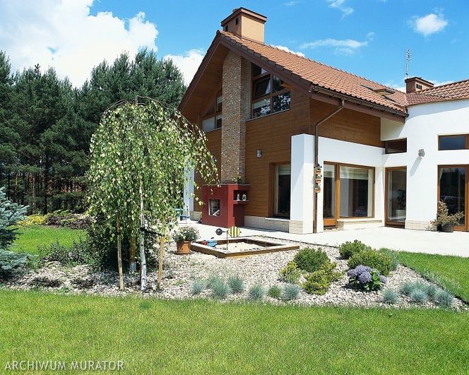 Domy z kominkiem zewnętrznym. TOP 5 projektów gotowych Muratora