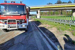 Osobówka wbiła się w barierki! Groźny wypadek na S5 pod Bydgoszczą [ZDJĘCIA] 