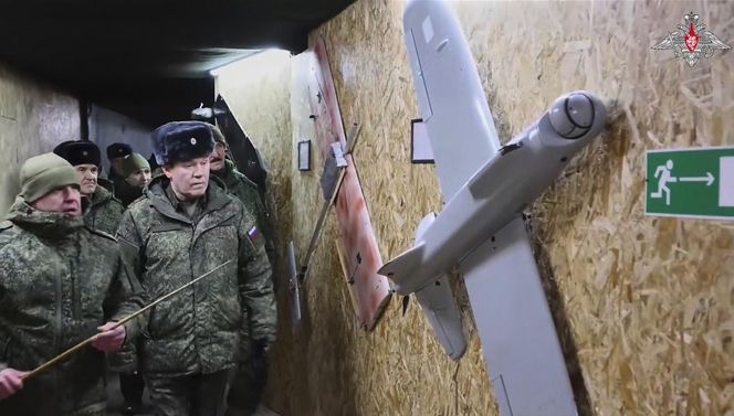 Putin gromadzi sprzęt 50 km od granicy z NATO! Wszystko widać na zdjęciach!