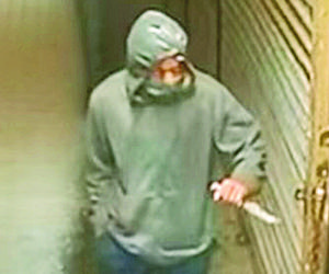 Szalał na Queensie z myśliwskim nożem