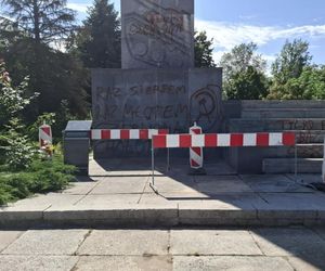 Pomnik szubienic w Olsztynie. Nawrocki i Kaczyński chcieli go zburzyć