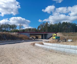 Niedaleko Białegostoku nowa droga pnie się w górę! To kolejny odcinek S19 na Podlasiu