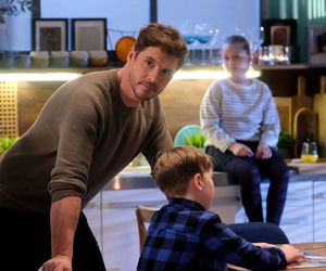 M jak miłość odc. 1865. Marcin (Mikołaj Roznerski), Szymek (Staś Szczypiński), Maja (Laura Jankowska)