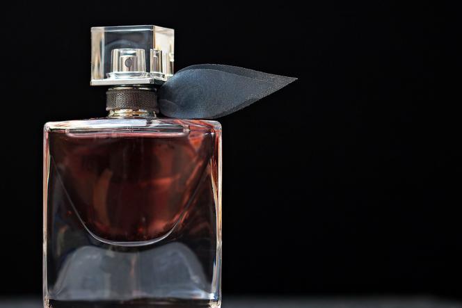 Metoda kradzieży na perfumy