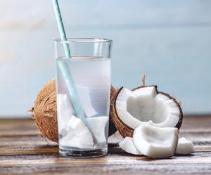 Kokos nie tylko do deserów. Co w sobie kryje i jak go wykorzystać w kuchni?