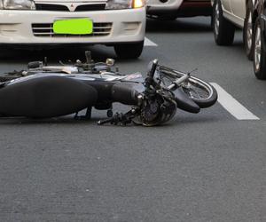 Wypadek na ul. Legnickiej we Wrocławiu. Pijany motocyklista trafił do szpitala