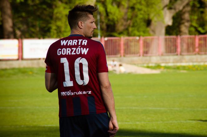 Paweł Posmyk kolejny sezon zagra w bordowo-granatowych barwach
