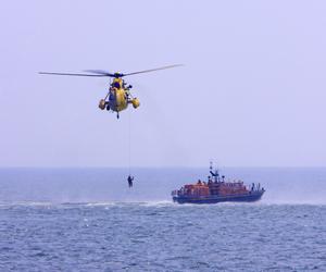 Matka wyskoczyła z promu do Bałtyku, by ratować synka. Mamy nagranie