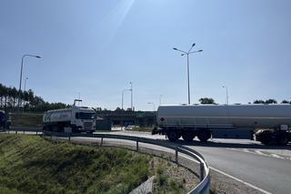 Objazd i ograniczenie prędkości. Ruszyły utrudnienia na S51 w Stawigudzie