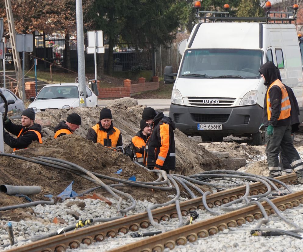 Remont torowiska na ul. Toruńskiej w Bydgoszczy. Wiemy, kiedy tramwaje wrócą na stałe trasy