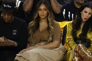Jay-Z zagadywany na meczu przez kobietę... Spojrzenie Beyonce HITEM INTERNETU! [VIDEO]