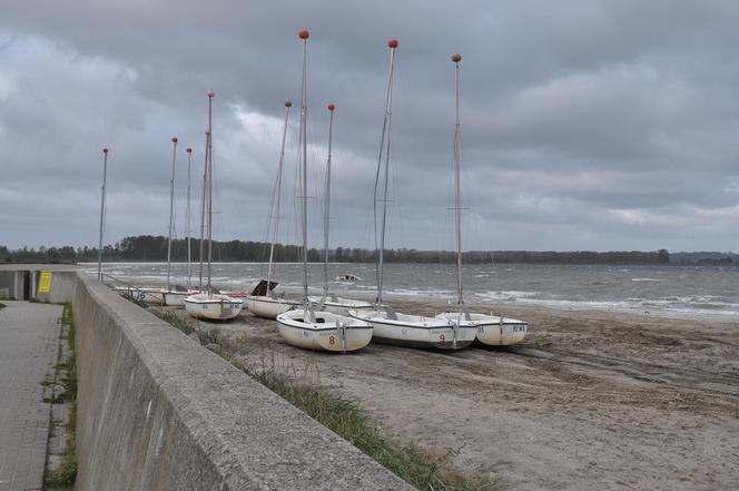 Skutki sztormu w Rewie (pow. pucki). Zdjęcie z 7 października 2023