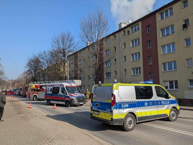 Wieliczka. Pożar mieszkania na osiedlu Kościuszki. Ewakuowano mieszkańców