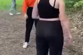 Brutalna bójka dwóch nastolatek w Gorlicach! Świadkowie jeszcze zagrzewali je do walki [ZDJĘCIA]