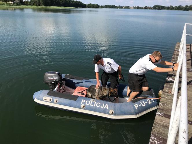 Plaża w Wąsoszu zamknięta. Rozpoczął się czwarty dzień poszukiwań chłopców na jeziorze [ZDJĘCIA]