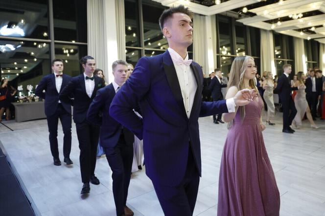 Studniówka na 34. piętrze. Bal maturalny IV LO w Gdańsku [ZDJĘCIA]