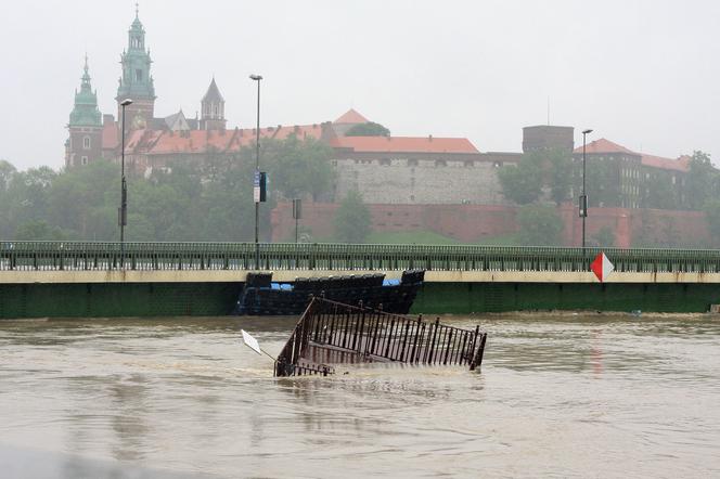 Tak Kraków walczył z ogromną powodzią w 2010