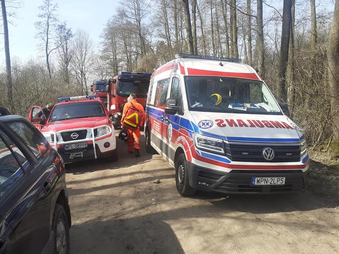 Płock. „Bus wpadł do rzeki, 4 osoby wyciągnięte z pojazdu”. Skandaliczne zachowanie zgłaszającego! [ZDJĘCIA]
