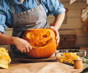 Jak wydrążyć dynię na Halloween? Wydrążanie dyni krok po kroku