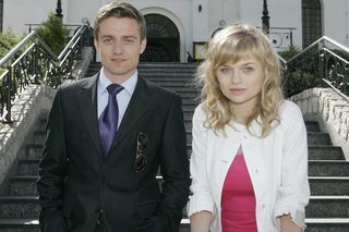 Szalona metamorfoza Marcina Rogacewicza. Zamienił rolę męża na romans z gwiazdą „Klanu”