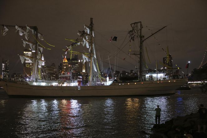 Tragiczny wypadek meksykańskiego żaglowca Cuauhtémoc w Nowym Jorku. Dwóch marynarzy nie żyje, 22 zostało rannych