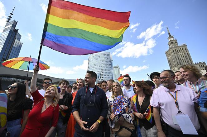 Parada Równości przeszła ulicami Warszawy. Tłumy uczestników