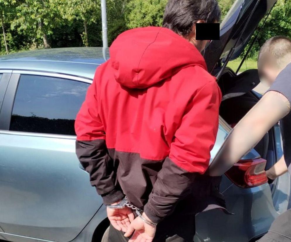 Obraził kobietę w sklepie, a kiedy ktoś stanął w jej obronie, tamten ruszył na niego z nożem