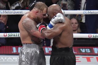 Kompromitacja! Fani byli wściekli na to, co wydarzyło się w trakcie walki Mike Tyson vs Jake Paul. Wstyd to mało powiedziane