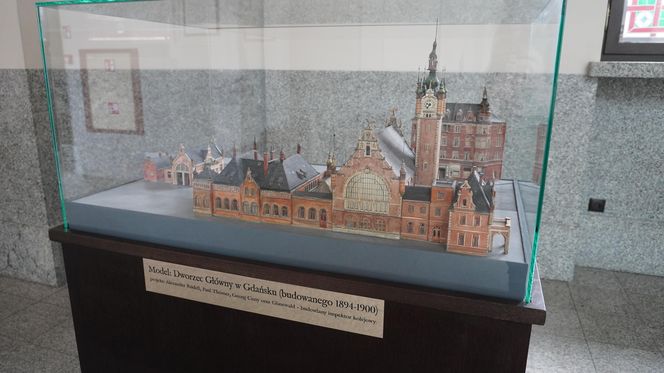 80-letnia makieta zdobi gdański dworzec. Tak wyglądał on przed wojną! 
