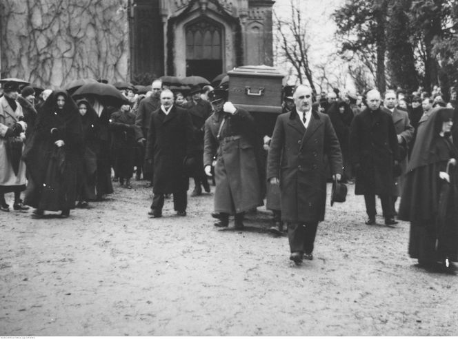 Wredna teściowa nie chciała zgodzić się na pochówek żony księcia. Leży w jednej krypcie z synową