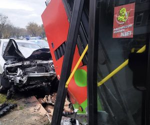 Wypadek w Puławach. 53-latek z 1,6 promila wjechał w autobus miejski