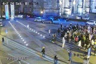 Szaleńczy pościg na ulicach Świdnicy. 26-latek prawie wjechał w manifestantów, zniszczył cztery samochody [Film]