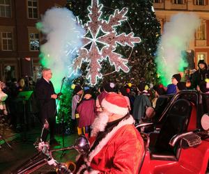 Betlejem Poznańskie: Na placu Kolegiackim rozbłysła miejska choinka!