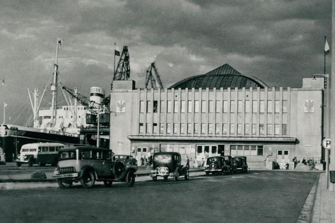 Rewitalizacja w Gdyni - dawny Dworzec Morski (na zdjęciu) mieści od niedawna Muzeum Emigracji