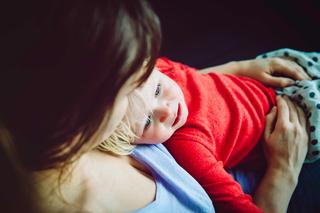 Dziecko odmawia drzemki, choć jest śpiące? Daj wam 15 minut na próby, a potem zmień strategię