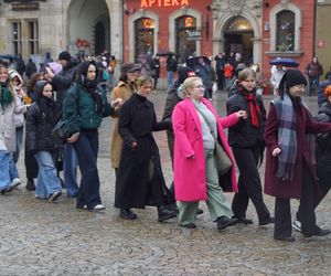 Polonez dla Fredry 2025 we Wrocławiu. Maturzyści zatańczyli na Rynku [ZDJĘCIA]