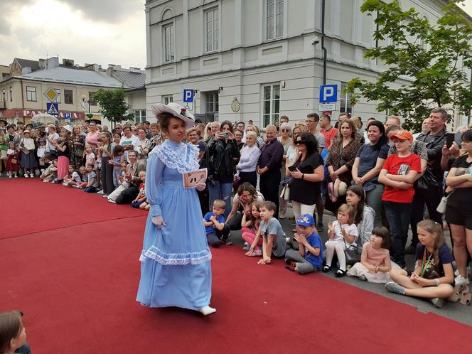 Siedlczanie mogli wsiąść w wehikuł czasu i zobaczyć ulicę Pułaskiego - Piękną sprzed stu lat