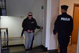 Doprowadzenie Adama Sz. do sądu [GALERIA]