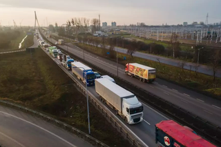 Czy ogromny parking dla tirów rozwiąże problem zatorów na Trasie Sucharskiego?